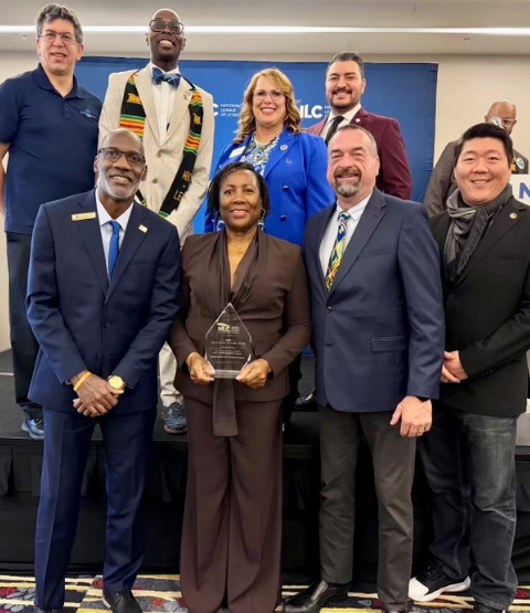Photo of Oakland Park Commissioners accepting award from National League of Cities